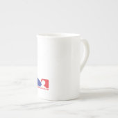 コイルの灯心の滴りのVapeのコーヒー・マグ ボーンチャイナマグカップ (正面右)