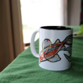 コイ池の魚のアートワーク ツートーンマグカップ