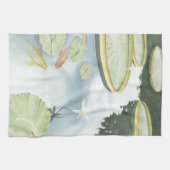 コイ池 – 魚とユリの反射 キッチンタオル (横)