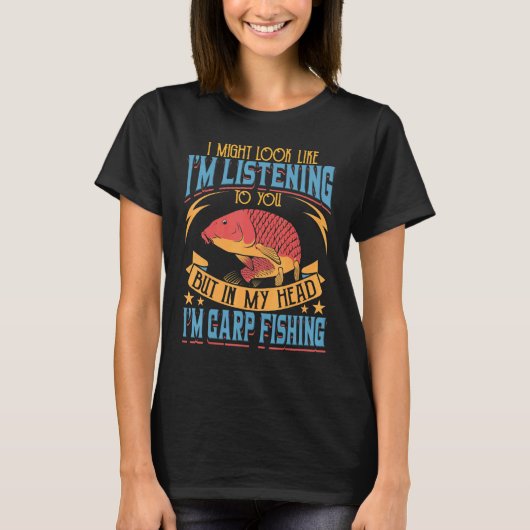 コイ釣り フィッシング 集中してるように見えるかも Tシャツ (正面)