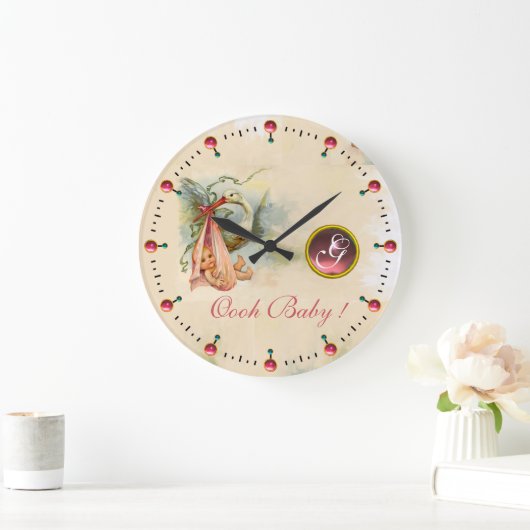 コウノトリの赤ちゃん女の子シャワー小指玉石モノグラム ラージ壁時計 (ホーム)
