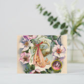 コウノトリ女の子の赤ちゃんシャワー、ピンクの野生のバラモノグラム インビテーションポストカード (スタンド正面)