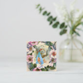 コウノトリ少年の赤ちゃんシャワー、ピンクの野生のバラモノグラム エンクロージャーカード (スタンド正面)