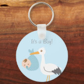 コウノトリ配達かわいい男の赤ちゃんシャワーパーティーの好意 キーホルダー (正面)