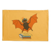 コウモリを読む | 本に囲まれた気まぐれな図書館員 枕カバー (裏面)