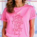 コケお洒落ット弓結び結びブライダルシャワー Tシャツ<br><div class="desc">コケお洒落ット弓は結び結び付けボホモダン手書きブライダルシャワーパエレガントーパーティー好きdecor一致tシャツのデザイン。赤コンテンポラリーとピンクのコレクション。</div>