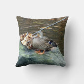 コケむした石の枕のマガモのアヒル(メス) クッション (裏面)