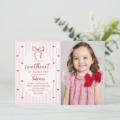 コケッティ ボウ リトル スイートハート 誕生日 フォト 招待状 (スタンド正面)