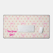 コケットのリボンとドカスタマイズットのスローガンまたは名前 デスクマット (キーボード&マウス)