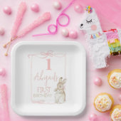 コケットピンクボウウサギのピーター1歳の誕生日 ペーパープレート (パーティー)