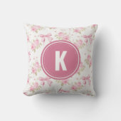 コケット弓ピンクのバラ花パターンモノグラム クッション (正面)