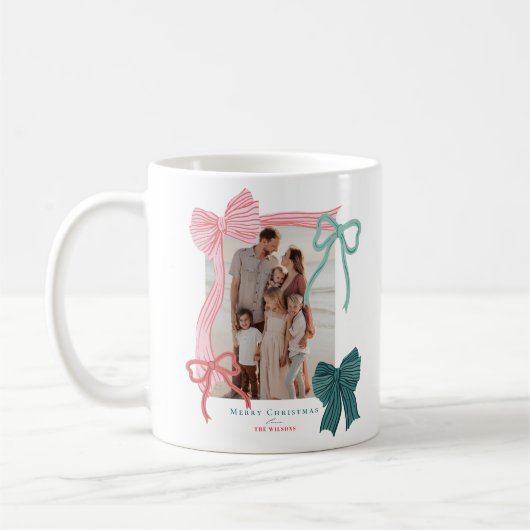 コケット赤い緑の弓2写真クリスマスホリデー コーヒーマグカップ (左)