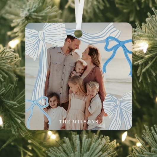 コケット – コアブルー弓フォトクリスマスホリデー メタルオーナメント (インサイチュ)
