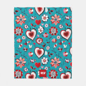 コケット、フローラ及びハートティール(緑がかった色)レッドモノグラム フリースブランケット (正面)