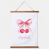 コケッ名門私立校風のクピンクボウベビーガールキッズウォーター色 吊り下げ型タペストリー (正面)