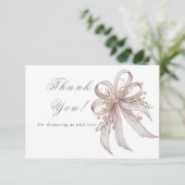 コケティッシュなパープルのリボン ベイビーシャワー サンキューカード (スタンド正面)