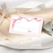 コケティ ピンクの弓とパール 現代のブライズシャワー プレイスカード