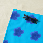 コケバラ花水色のシームレスパターン ビーチタオル (インサイチュ)