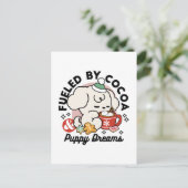 ココアと子犬の夢に満ちた – かわいい冬の犬 ポストカード (スタンド正面)