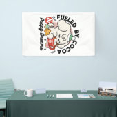 ココアと子犬の夢に満ちた – かわいい冬の犬 横断幕 (トレードショー)