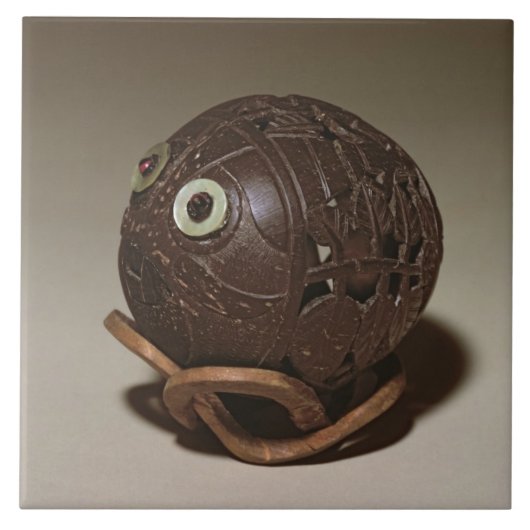 ココナッツは顔、c.1895に彫刻しました タイル (正面)