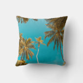 ココナツの木の低い角度の写真 クッション (裏面)