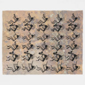 ココペリの角およびフルートプレーヤーの岩石彫刻 フリースブランケット (正面(横))