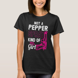 コショウのスプレーのような女の子の武器の銃の弾薬ではない Tシャツ