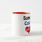 コスタリカにいる誰かが私を愛している ツートーンマグカップ (中央)