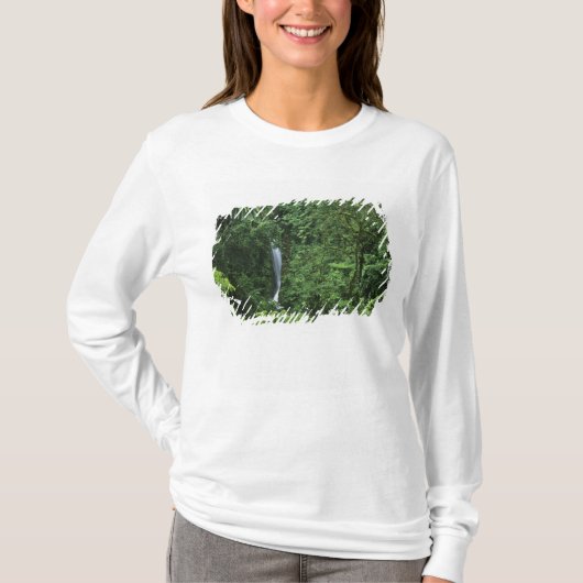 コスタリカ、アレナル火山地域、つり橋 Tシャツ (正面)