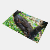 コスタリカ，ムエル – 木の中で休む怠惰なイグアナ ドアマット (アングル)