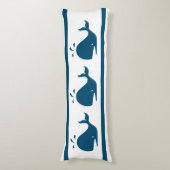 コスタル航海のネイビーブルーホエールホワイト ボディピロー (正面縦)