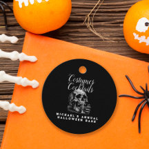 コスチュームとカクテル 黒いドクロのハロウィンパーティー