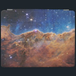 コズミッククリフスカリナネブラ宇宙ウェッブ望遠鏡 iPadスマートカバー<br><div class="desc">カリナ星雲のハート7600光年には、息を呑むような宇宙遠くにの暴力の場面がある。ここで、巨大なガス状の空洞の縁は巨大な壁のように立ち上がり、その表面は山や谷の幻想的な風景に彫刻された。これらの名前の適切な"コズミックの崖"は、我々が知っている岩の崖ではなく、ガスと塵の巨大な構造は、常に見えない若い星の怒りに衝撃を受けている。強い紫外線と恒星の風は高くそびえ遠くにる層で爆発し、宇宙粘土で働く彫刻家のように徐々にそれらを侵食する。しかし、破壊の中で、創造は反撃する。彫刻された柱とテンドリルの中に位置し、新しい星が発火し、色のタペストリーによってマークされ鮮やかた炎の生まれた場所。かつて不透明だった塵の雲は、ジェームズ・ウェッブ望遠鏡の鋭い赤外線の目に刺さり、星の風の原力と生まれたばかりの星の繊細なテンドリルの間の動的なダンスを明らかにする。「宇宙の崖」は、破壊と創造が永遠に絡み合う宇宙の連続ドラマの証しとなっている。 – このファイルはNASAによって作成されたた統一されため、州内のパブリックドメインにある。</div>