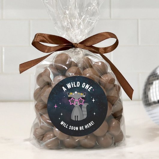 コズミックラクーンワイルドワンピンクガールベビーシャワー ラウンドシール