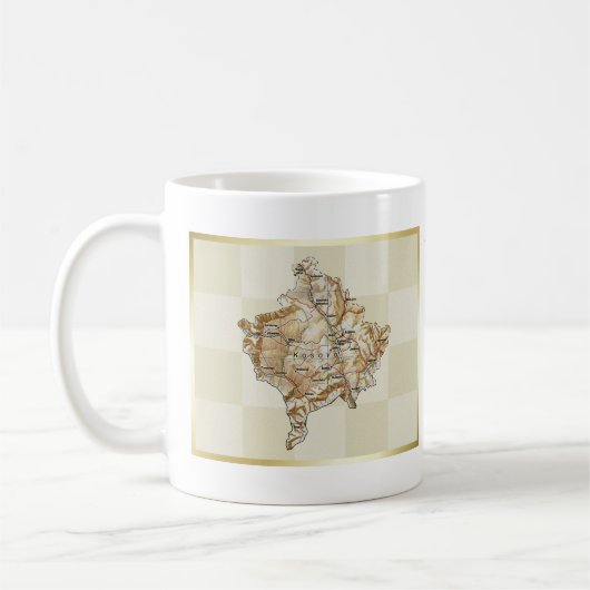 コソボの旗 + 地図のマグ コーヒーマグカップ (左)