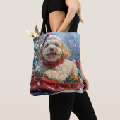 コッカプー犬のそり 雪を降らせて クリスマス トートバッグ (クローズアップ)