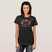 コッカースパニエル犬ママヴィンテージアメリカ国旗の愛国心 Tシャツ (正面フル)