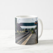 コッティングリー駅, リーズ コーヒーマグカップ (正面右)