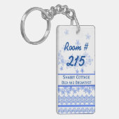 コテージのシックなイン部屋Keychain キーホルダー (正面左)