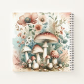 コテージのモノグラムのコアマッシュルームと花 ノートブック (裏面)