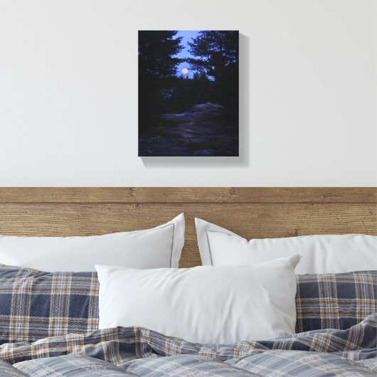 コテージの田舎の森の月の出 キャンバスプリント (インサイチュ (寝室))