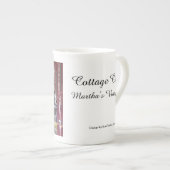 コテージアフターコテージ – マーサズヴィネヤード ボーンチャイナマグカップ (正面右)