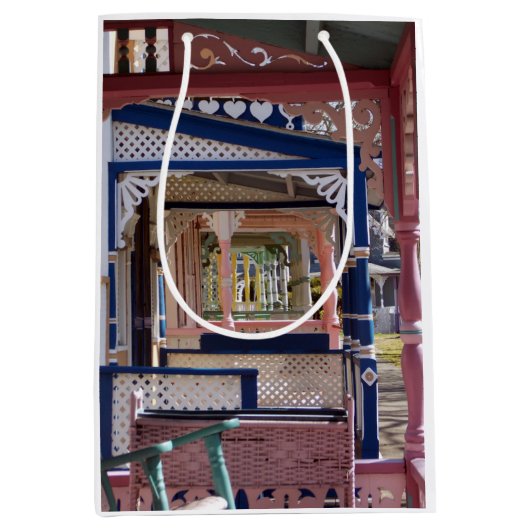 コテージアフターコテージ – マーサズヴィネヤード ミディアムペーパーバッグ (正面)