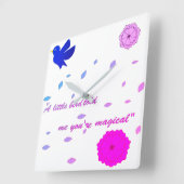 "コテージコアフローラクロック – パープルバード&ピンクフロロ スクエア壁時計 (傾斜)