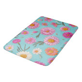 コテージコアフローラ白デイジーピンクの花 バスマット (アングル)