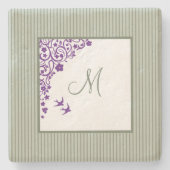 コテージセージストライプ紫フローラスクリプトモノグラム ストーンコースター (正面)