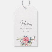 コテージパーソナライズされたピンクローズオンブルーバックグラウンド ギフトタグ (正面)