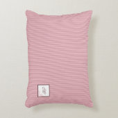 コテージピンクストライプバラレーススクリプトモノグラム アクセントクッション (正面(垂直))