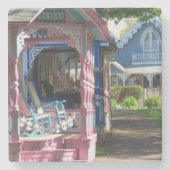 コテージ列 – マーサのブドウ園 ストーンコースター (正面)